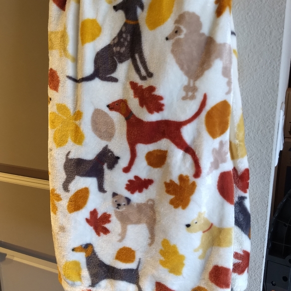 🐾Plush Blanket Dogs Throw Pugs Lab Dachshund Fall Leaves - Picture 4 of 6
